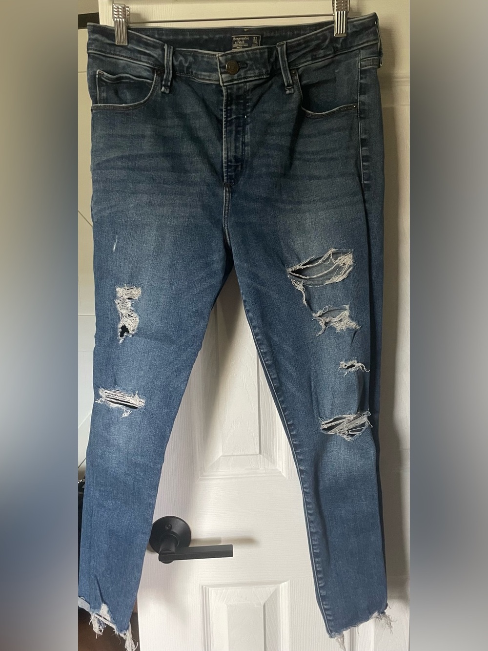 Abercrombie & Fitch Distressed Simone High-Rise Ankle Jeans - Dark Blue (14/32)